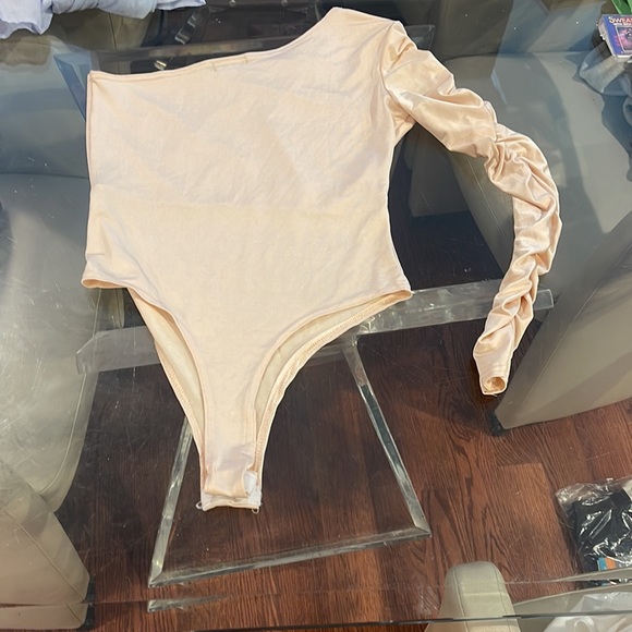 Nasty girls, size 8 ruffled one arm, blush color, bodysuit - Picture 4 of 4